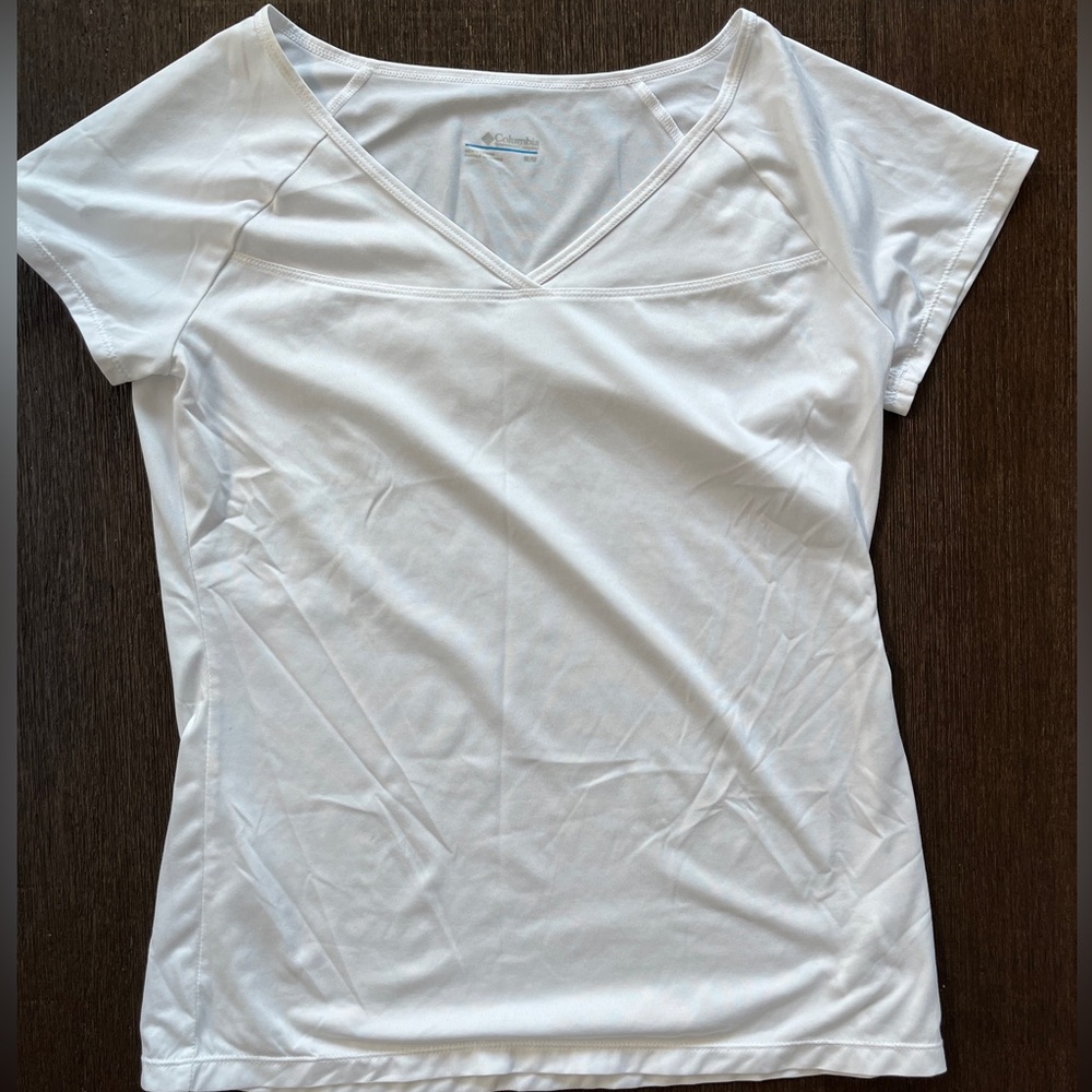 Columbia V-neck Shirt, M